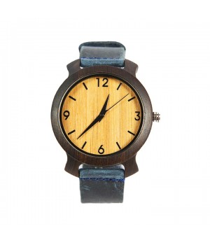 Modny drewniany zegarek z niebieskim paskiem